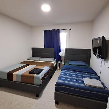 Square One Mississauga Suite- Attached Bathroom, Walking Transit & Plaza Екстериор снимка