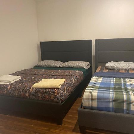 Square One Mississauga Suite- Attached Bathroom, Walking Transit & Plaza Екстериор снимка