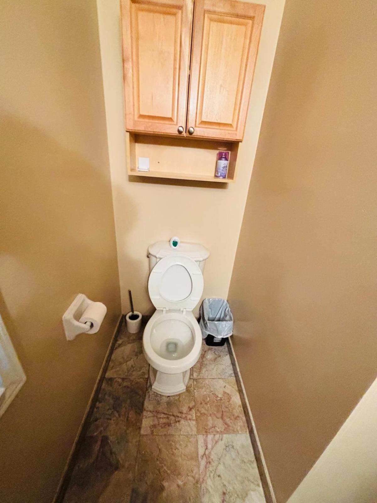 Square One Mississauga Suite- Attached Bathroom, Walking Transit & Plaza Екстериор снимка